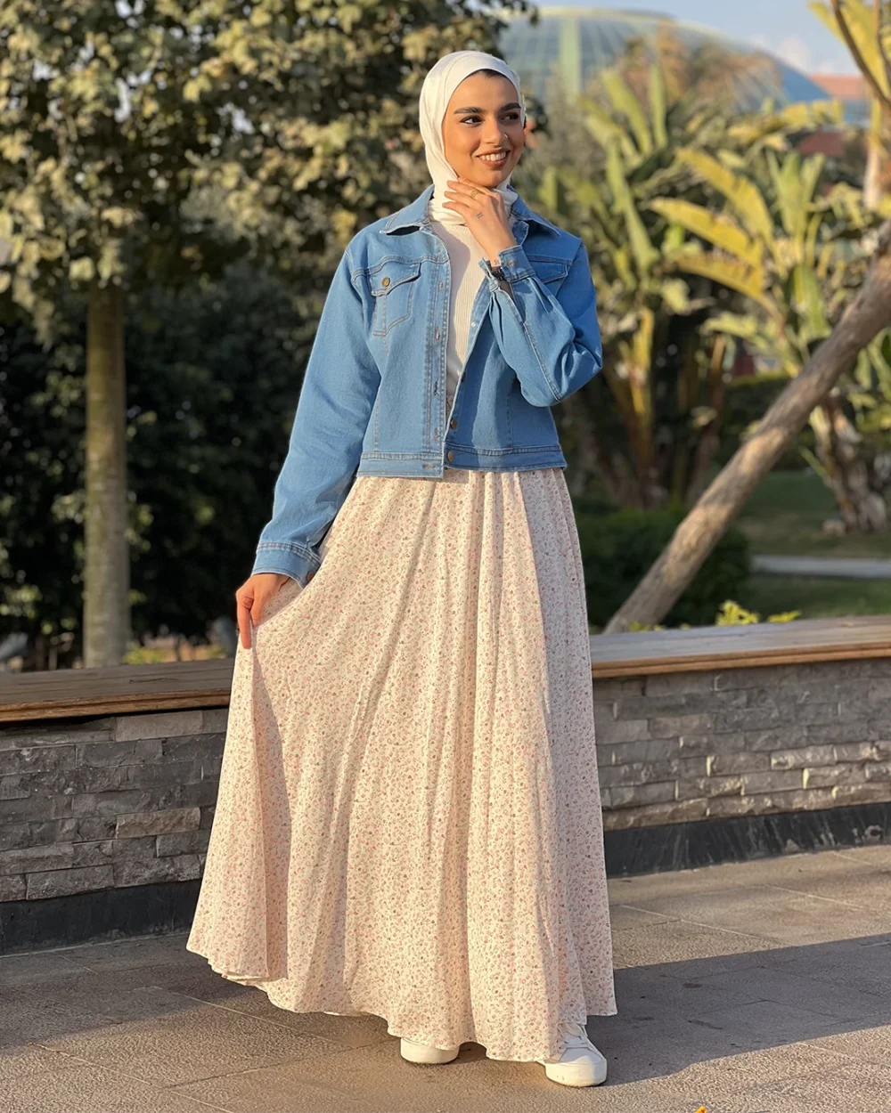 الجاكيت الجينز القصير