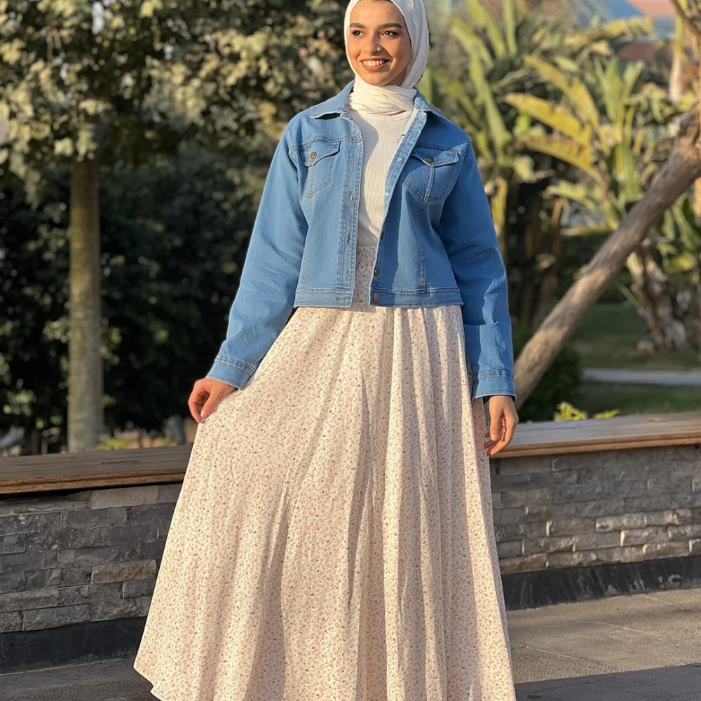 الجاكيت الجينز القصير