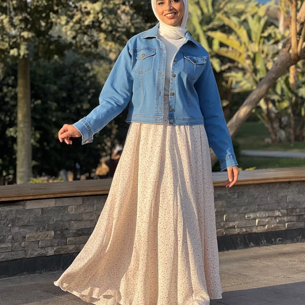 الجاكيت الجينز القصير