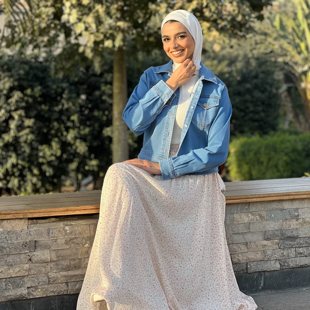 الجاكيت الجينز القصير