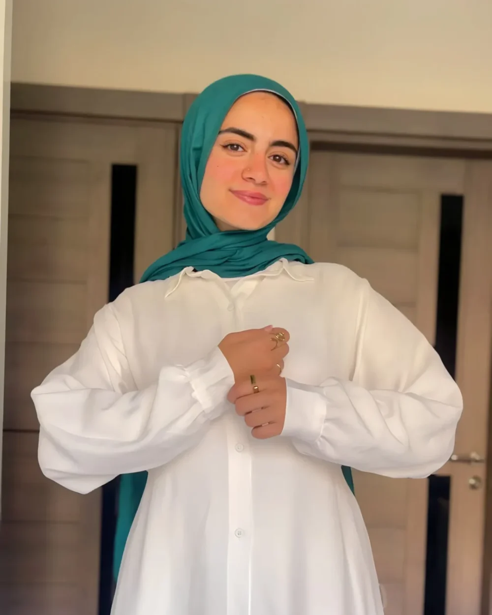 شميز طويل علي شكل دريس ابيض