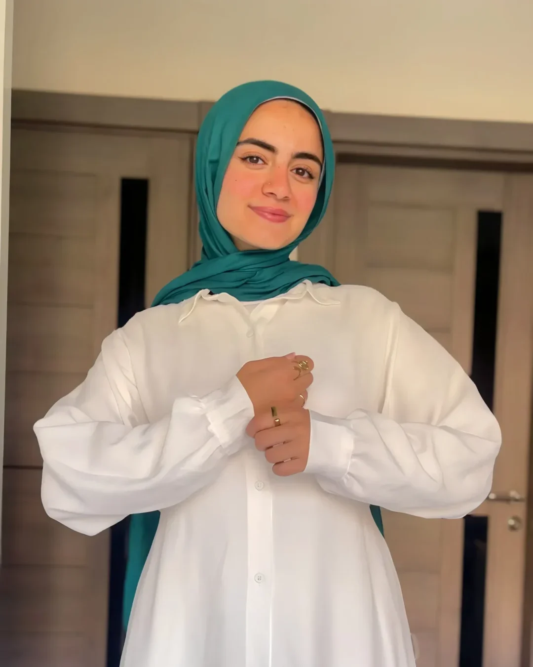 شميز طويل علي شكل دريس ابيض