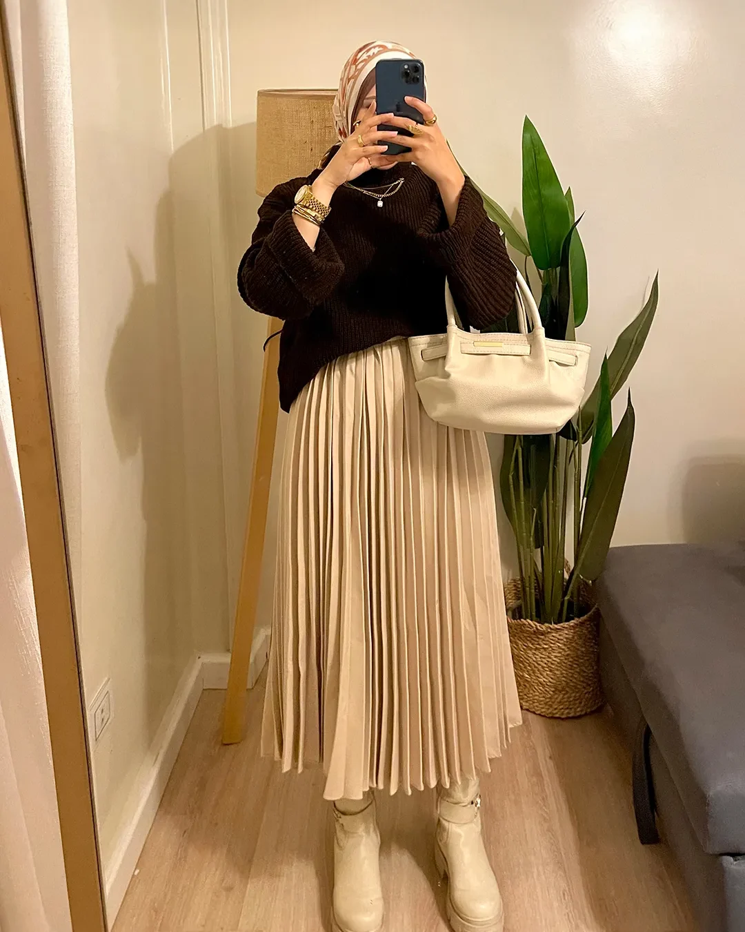 بلوفر تريكو بني e1762339696243